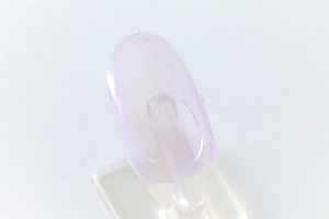 全ての爪に「麗ら菫」を薄く二度塗り