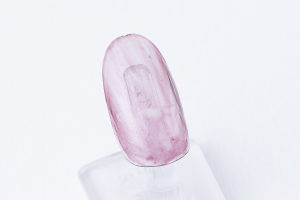 親指、中指、薬指、小指の爪に「二人静」を二度塗りします。