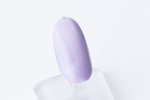 人差し指に「藤紫白」を二度塗りします。