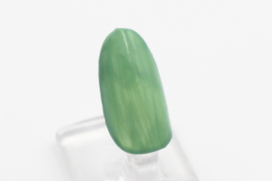 人差し指、中指、小指に「さわらび色」を三度塗りします。